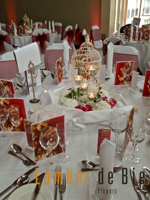 Table setting in red and white.