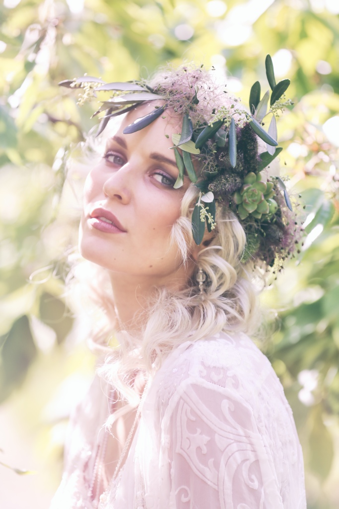 A natural head band of Olive branches for a summer bride.